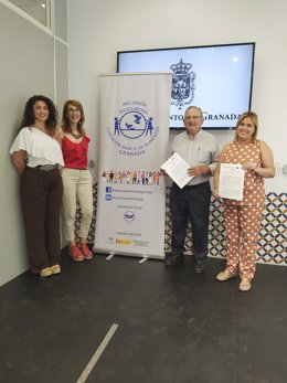 Presentación del convenio entre el Ayuntamiento de Granada y  la Fundación Banco de Alimentos .