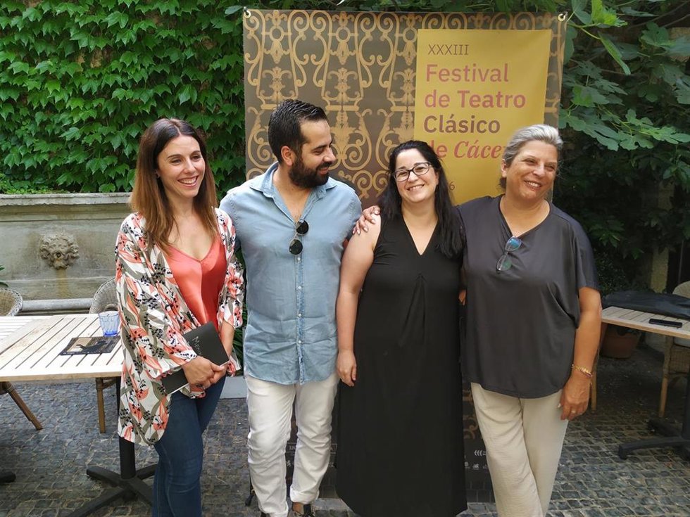 Marta Moreno, Pedro Luis López, Nuqui Fernández y Silvia González, en la presentación de 'Menina, soy una puta obra de Velázquez'