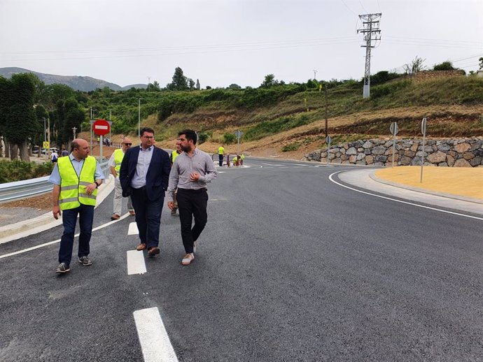 El Gobierno de La Rioja oncluye la glorieta de acceso a Torrecilla y corta al tráfico la N-330 para uso ciclo-peatonal durante la temporada estival