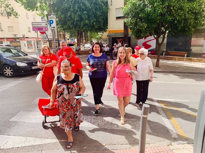 La Candidata Número Cuatro Del PSOE Al Parlamento Andaluz Por Málaga, Alicia Murillo, Junto Con La También Candidata Socialista Al Parlamento Blanca Fernández