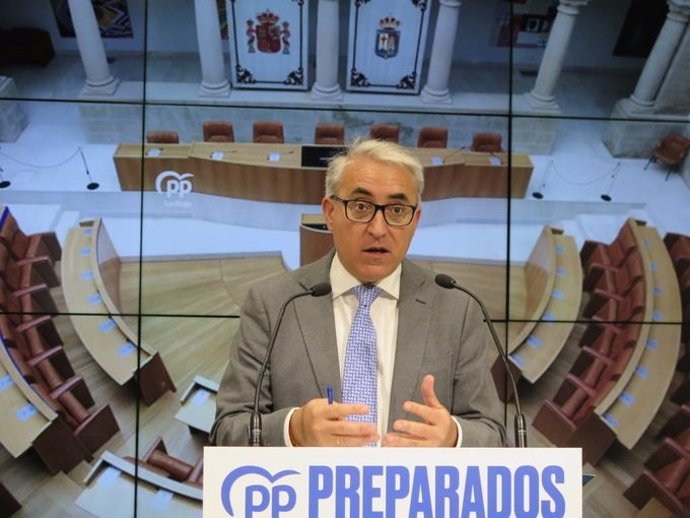 El portavoz del Grupo Parlamentario Popular, Jesus Ángel Garrido
