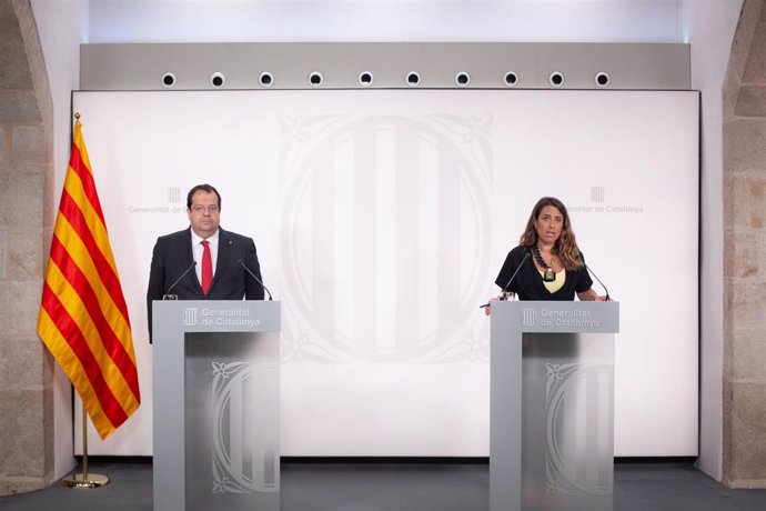El conseller de Interior de la Generalitat, Joan Ignasi Elena, y la portavoz del Govern, Patrícia Plaja, en la rueda de prensa posterior al Consell Executiu.