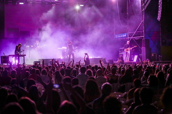 Archivo - Dorian actúa en Las Noches del Botánico