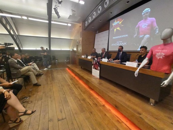 Cuevas, Cabanes, Torres y Purito presentando La Purito Andorra 2022 en la sede de Andbank