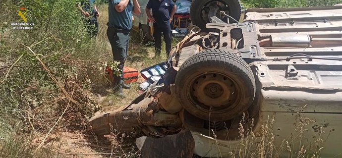 La Guardia Civil rescata a una persona desaparecida que había sufrido un aparatoso accidente de tráfico