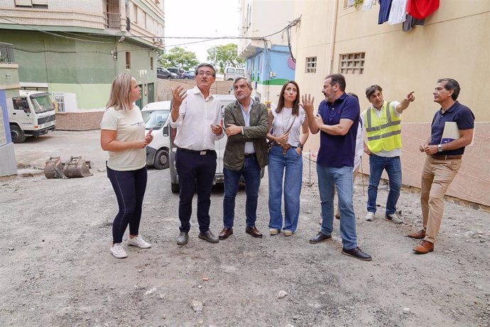 Escobar junto a Manuel Cortés visita las obras en Adra (Almería)
