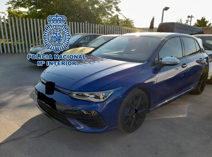 Vehículo recuperado por la Policía Nacional.