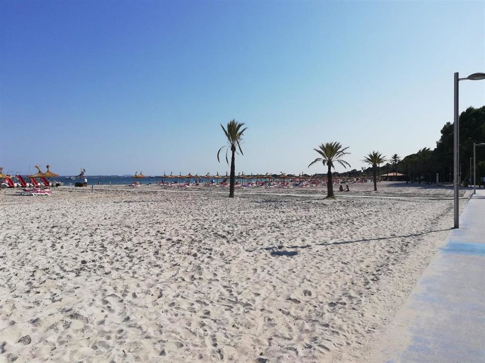 Archivo - Playa del Port d'Alcúdia.