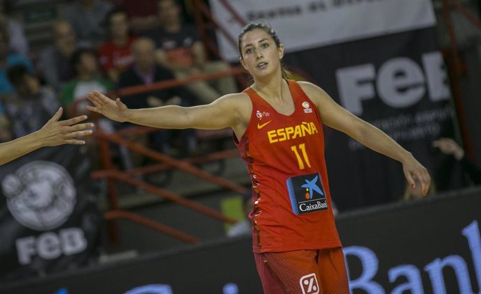 Archivo - Leonor Rodríguez durante un partido de la selección española de baloncesto
