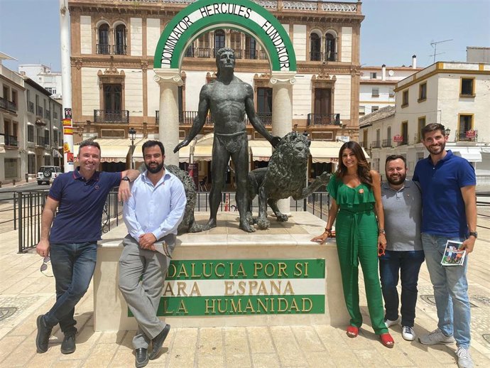 Nuria Rodríguez, candidata de Ciudadanos por la provincia al 19J, visita Ronda junto a miembros de la formación liberal