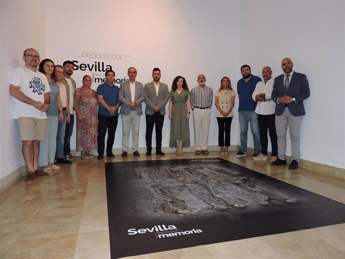 Inauguración de la muestra sobre las últimas exhumaciones de fosas realizadas en Sevilla, en la Casa de la Provincia.