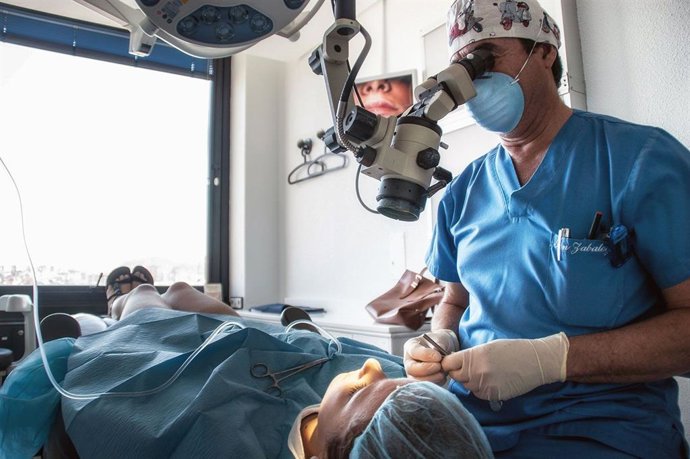 Dr. Ion Zabalegui en su Clínica Dental.