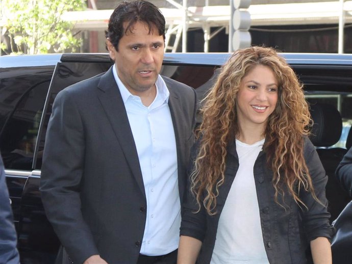 Archivo - Shakira y su hermano Tonino en una imagen de archivo
