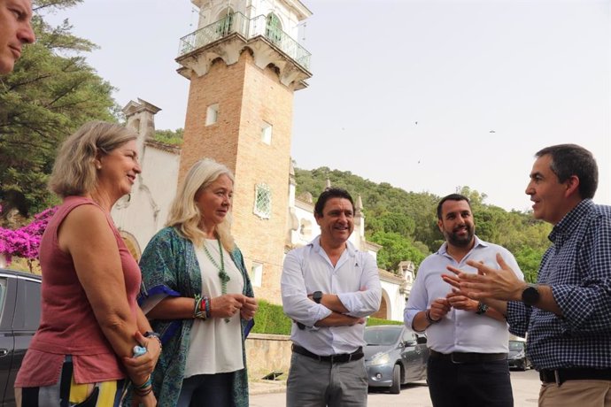 La delegada del Gobierno andaluz en Cádiz, Mercedes Colombo, en su visita al Poblado de los Hurones.