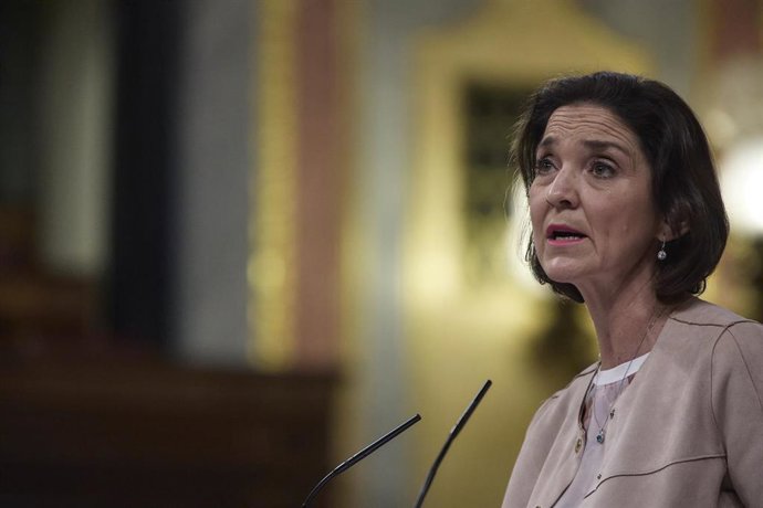 Archivo - La ministra de Industria, Comercio y Turismo, Reyes Maroto. 