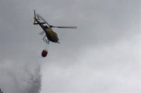 Bomberos y el Ibanat extinguen tras dos horas un incendio agrícola en Son Valls (Felanitx)