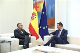El presidente del Gobierno, Pedro Sánchez, ha recibido esta tarde al vicepresidente de Moderna para Europa, Oriente y África, Dan Staner. En Madrid (España), a 14 de junio de 2022.