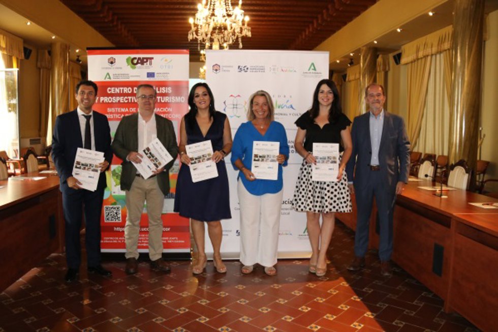 Autoridades asistentes a la inauguración de las jornadas.