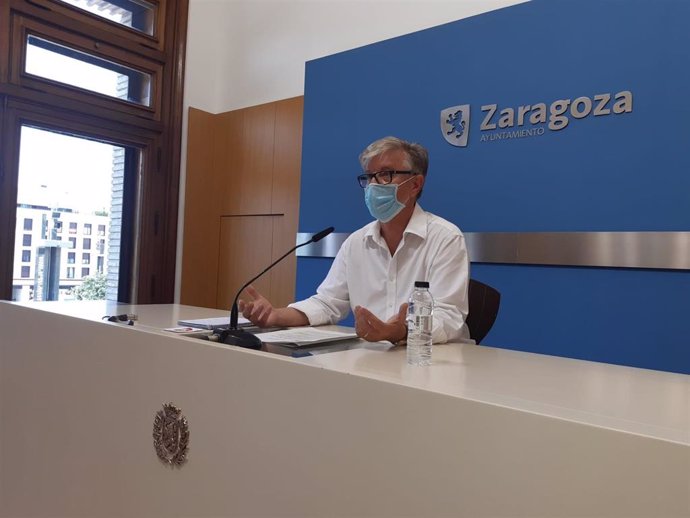 Archivo - El portavoz de Zec en el Ayuntamiento de Zaragoza, Pedro Santisteve.