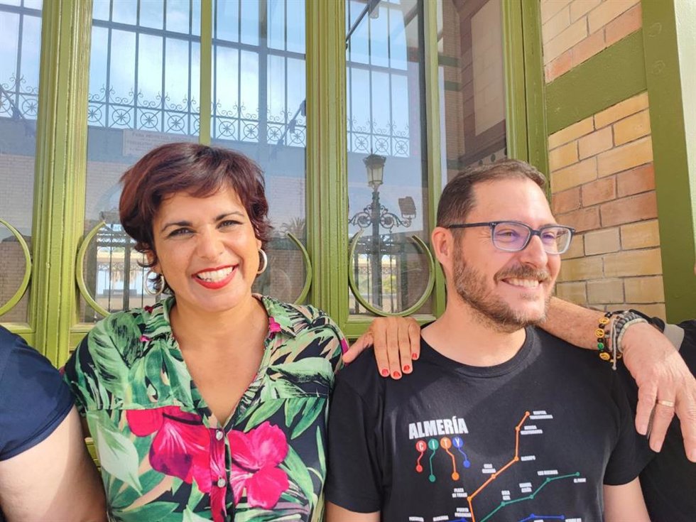 Teresa Rodriguez junto a Diego Crespo en Almería