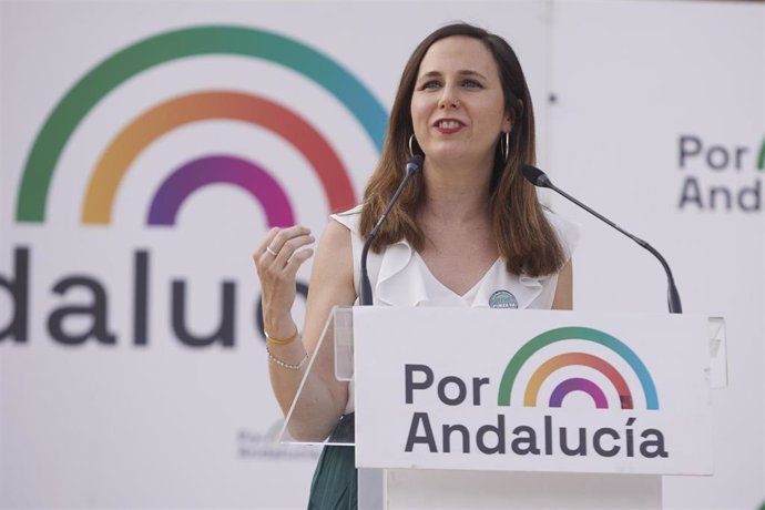 La ministra de Derechos Sociales y secretaria general de Podemos, Ione Belarra, durante el acto central de la campaña electoral de la coalición Por Andalucía en el Auditorio Los del Río en Dos Hermanas, a 14 de junio del 2022 en (Sevilla, Andalucía)