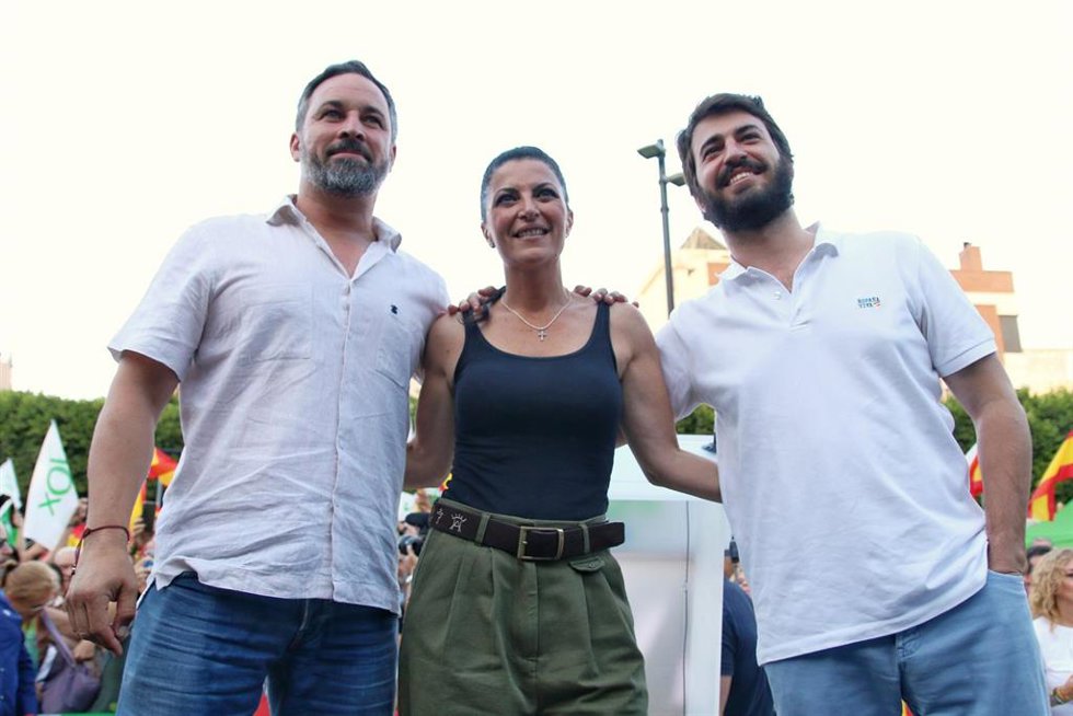 Acto público del presidente de Vox, Santiago Abascal, con el vicepresidente de Castilla León, Juan García Gallardo, y la candidata a la Presidencia de la Junta de Andalucía, Macarena Olona, en un acto de campaña para los comicios autonómicos.