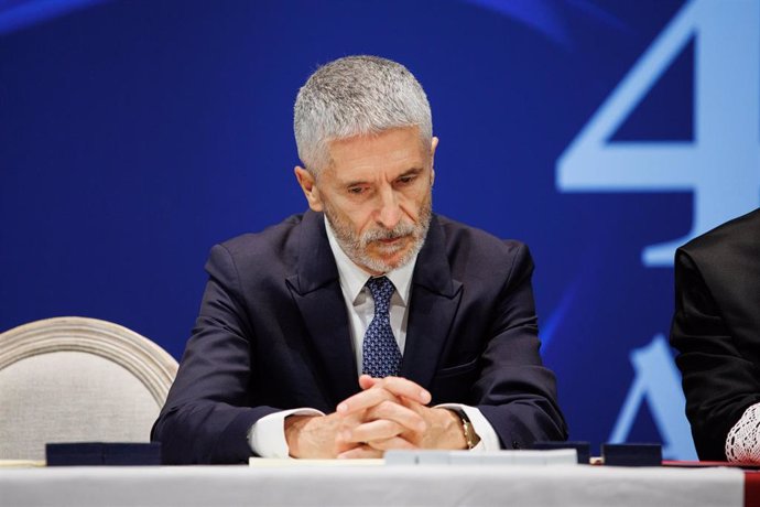 El ministro del Interior, Fernando Grande-Marlaska, durante el acto de entrega de las Medallas de Honor y Diplomas de colegiación, en el Colegio de Abogados de Madrid (ICAM), en el Teatro Real, a 13 de junio de 2022, en Madrid (España).