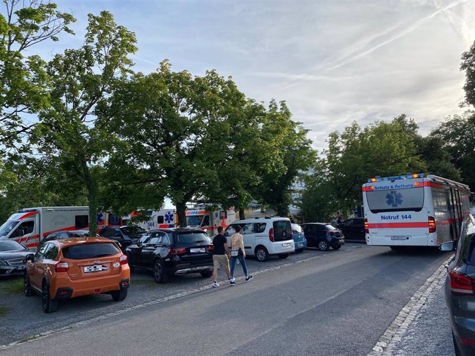 Ambulancia en un aparcamiento en Zúrich, Suiza.