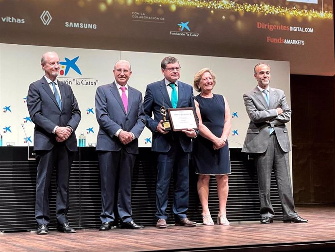 Justino Martínez, director general de Zucchetti Spain, recibe el Premio Innovación en la ceremonia de entrega de los Premios Dirigentes a la Excelencia Empresarial 2021