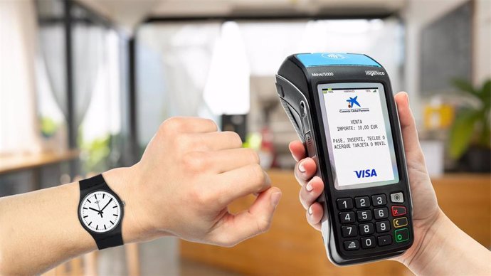 Archivo - CaixaBank y Visa facilitan el pago en comercios a través de relojes analógicos Swatch