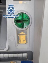 Dos detenidos en Benidorm por estafar más de 7.000 euros a ancianos en cajeros