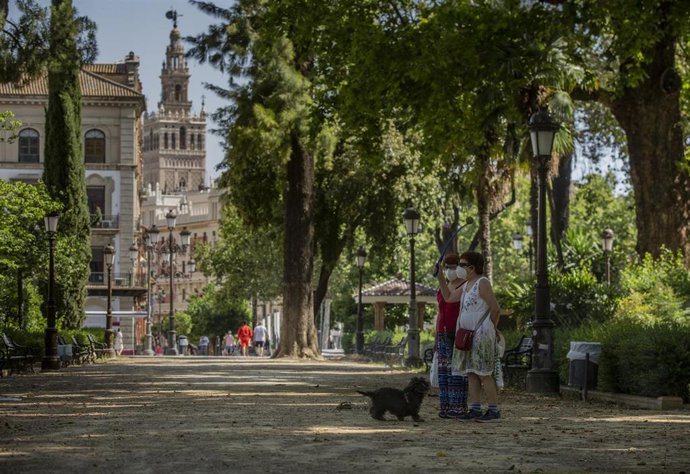 Archivo - Imagen de archivo de los Jardines de Cristina, en la Puerta Jerez.