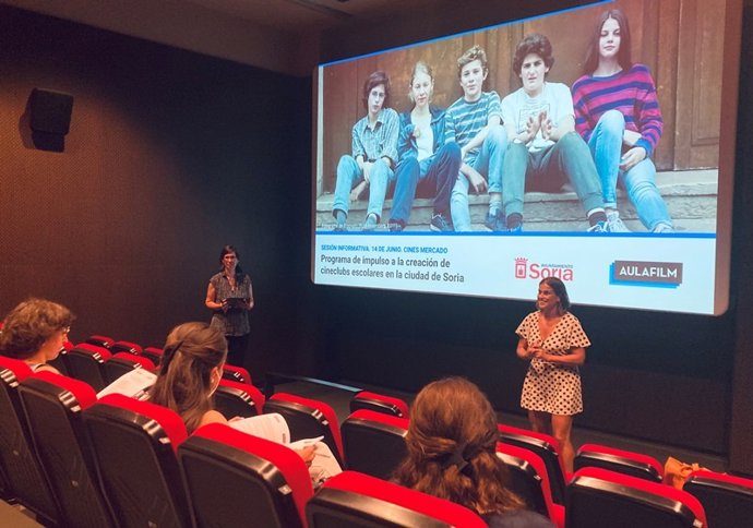 Reunión del Ayuntamiento con Aulafilm.