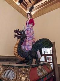 La Tarasca vuelve a desfilar tras dos años de ausencia para anunciar los días grandes del Corpus de Granada