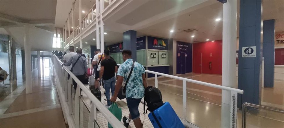 Embarque de pasajeros en la Estación Marítima de Almería