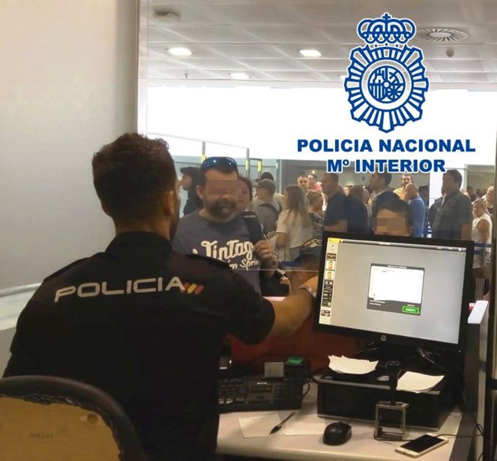 Control de pasaportes (archivo).