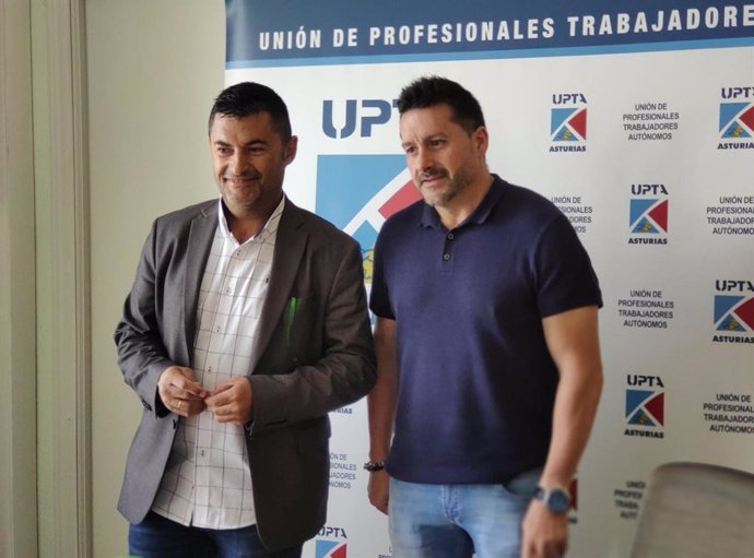 El presidente de UPTA, Eduardo Abad, junto al secretario general de UGT Asturias, Javier Fernández Lanero.