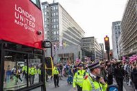 Amnistía pide a Reino Unido que "abandone la cruel política" de deportar a Ruanda a solicitantes de asilo