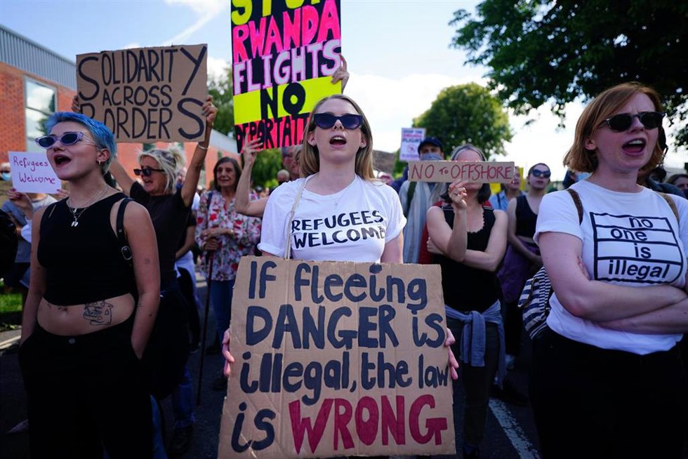 Protestas en Gatwick contra la expulsión de solicitantes de asilo a Ruanda