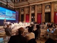 Negueruela reivindica en Italia el diálogo y la colaboración que han propiciado el acuerdo para limitar los cruceros