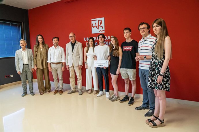 La Cátedra Extraordinaria de la Empresa Familiar de la UR entrega el premio al Mejor Plan de Negocio a Digital+AD