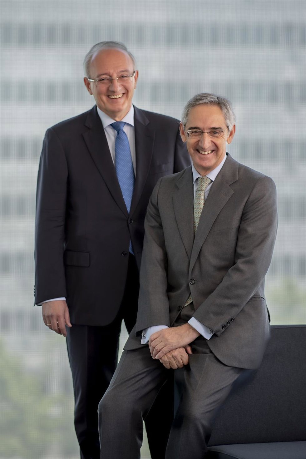 De izquierda a derecha, Jesús Remón, nuevo socio-presidente de Uría Menéndez, y Salvador Sánchez-Terán, socio-director