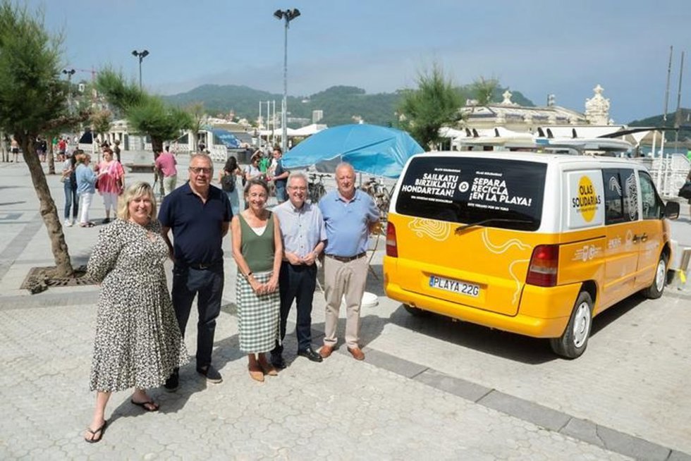 La campaña "Olas solidarias" en colaboración con el Banco de Alimentos y Emaus, recogerá alimentos en playas de Gipuzkoa