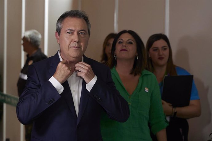 El candidato del PSOE a la presidencia de la Junta de Andalucía, Juan Espadas, en el Photocall previo al debate en RTVA entre los candidatos a la Presidencia de la Junta de Andalucía a 13 de junio del 2022 en (Sevilla, Andalucía) (Foto de archivo).