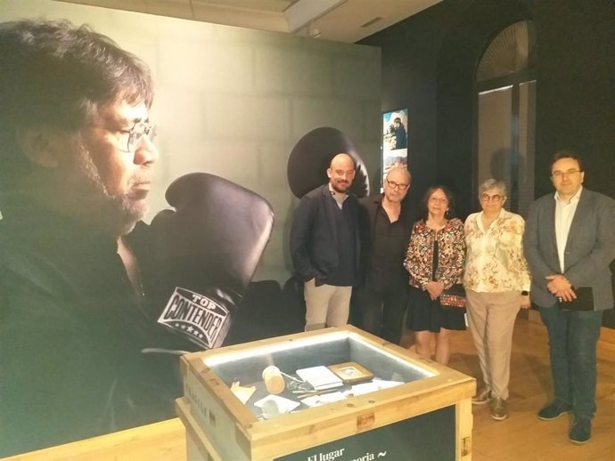 Inauguaración de la exposición 'Gijón-Mar de letras', obra de Daniel Mordzinski, en el Centro de Cultura Antiguo Instituto (Gijón)