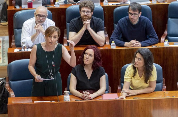 La portavoz de Más Madrid en la Asamblea, Mónica García, interviene en una sesión plenaria, en la Asamblea de Madrid, a 19 de mayo de 2022, en Madrid (España). El pleno gira en torno a la Proposición de Ley de Vox sobre la bonificación del impuesto de s