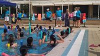 Más de 1.000 niños pasarán por la piscina de San Juan de Alcalá de Guadaíra (Sevilla) para celebrar sus 50 años