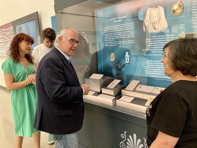 Inauguración de la muestra sobre amuletos