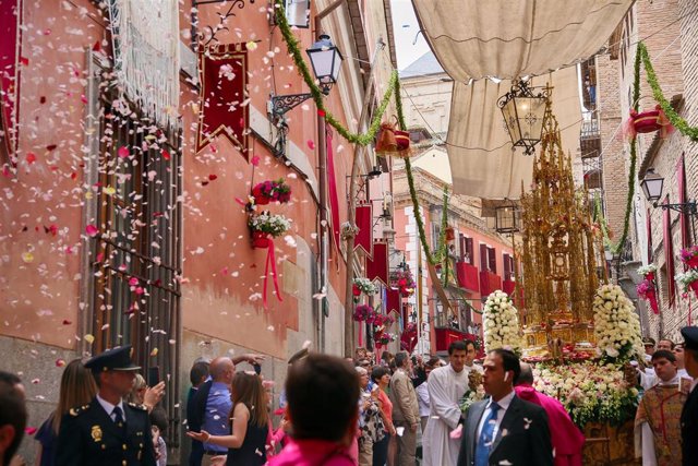 Archivo - La ciudad vivirá el Día Grande del Corpus con la solemne procesión, un espectáculo de zarzuela y la verbena popular