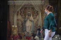 Sevilla organiza un dispositivo con 84 operarios y 45 vehículos para retirar la cera de la procesión del Corpus